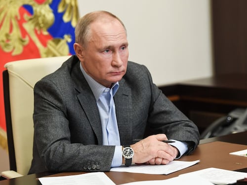 Ora Putin strizza l'occhio all'Ue. "Stop ai problemi del passato"