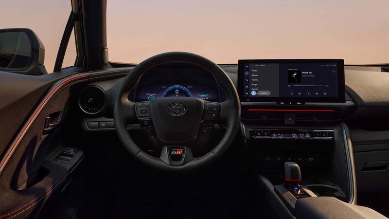 Toyota C-HR 2023, guarda tutte le foto 4
