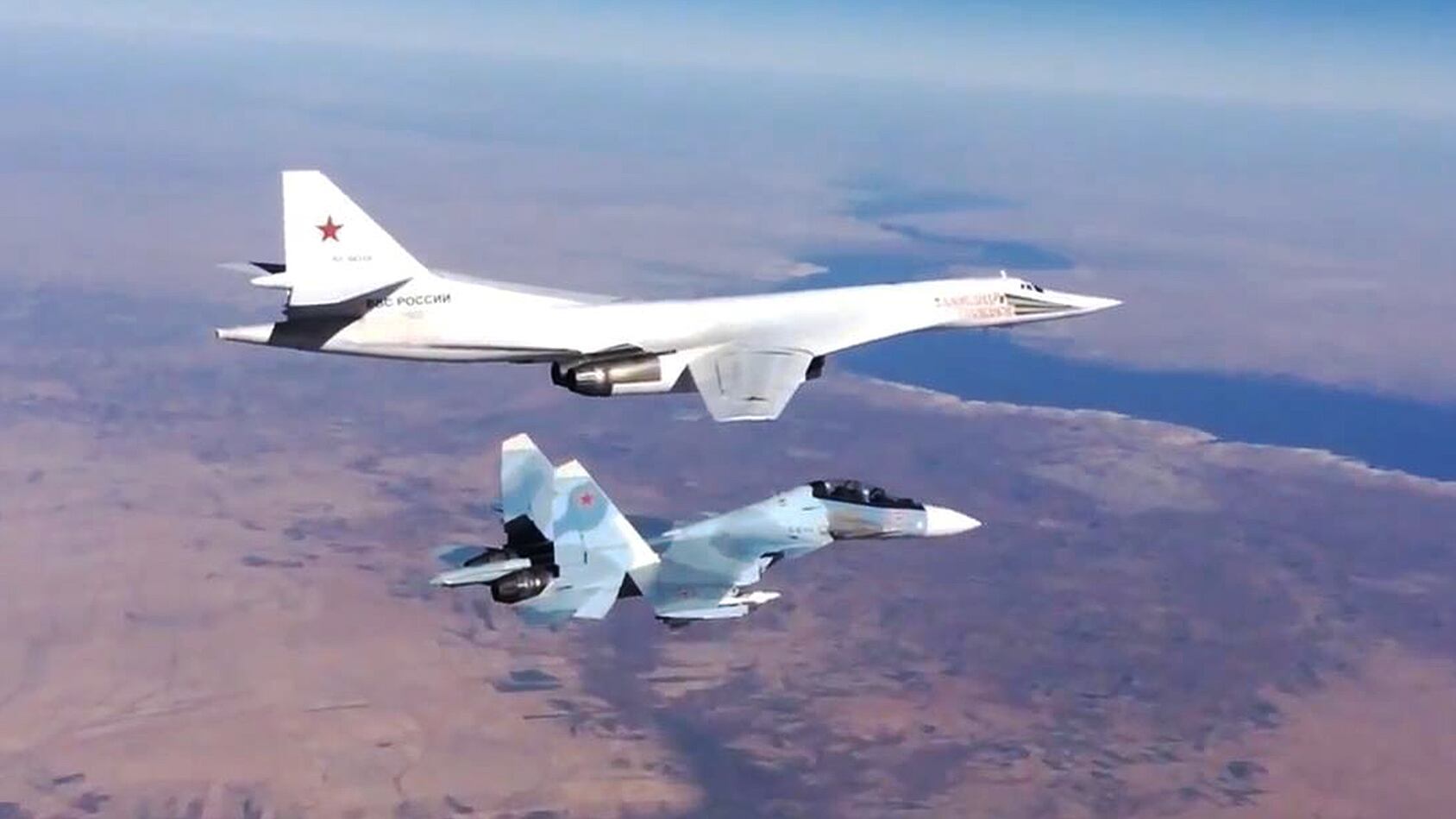Tu-160 in volo per 11 ore: cosa rivela la mossa russa nell'Artico