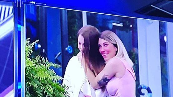 Gf, Veronica Satti incontra la sua fidanzata: "Grazie a lei non mi taglio più"