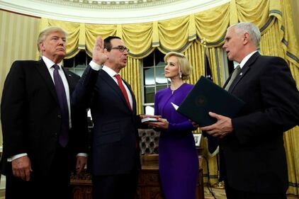 Louise Linton, una bionda alla Casa Bianca 13