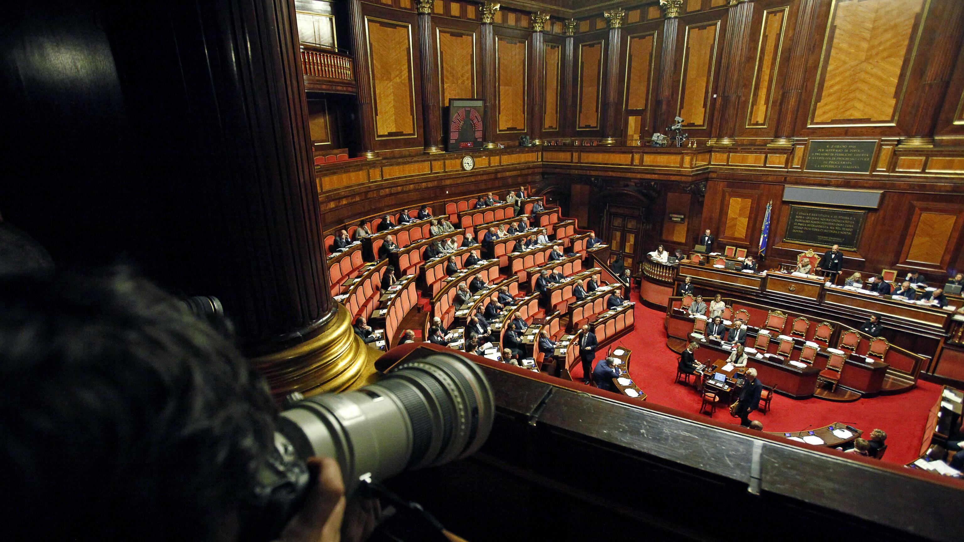 Dalle indennità al personale la Camera va al risparmio: via libera a 8,5 milioni di tagli