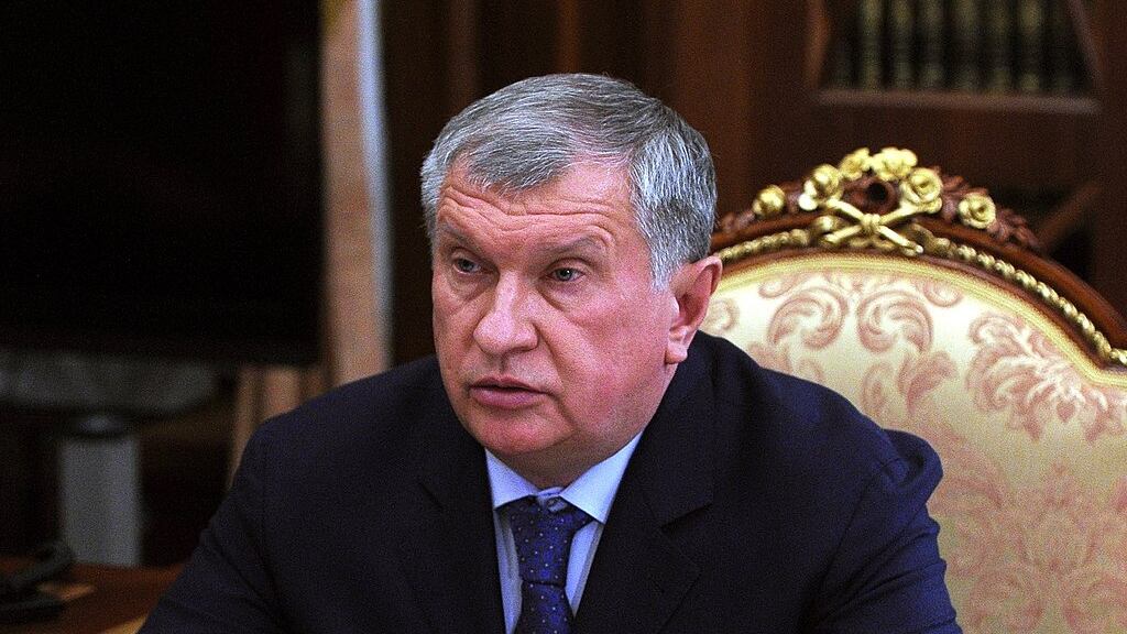 Igor Sechin, il "cardinale" di Putin, boccia l'euro