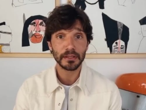 "Successo solo grazie a Belen..." E De Martino viene "massacrato"