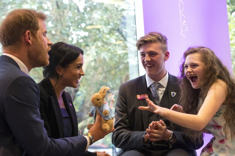 Meghan Markle e il Principe Harry tra i bimbi per beneficenza 9