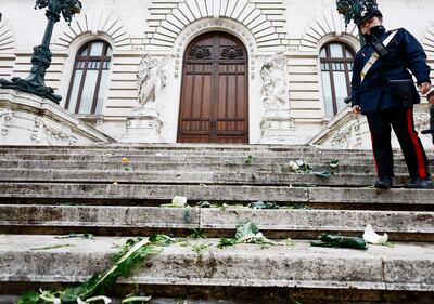 Il blitz di Ultima Generazione davanti palazzo Montecitorio: le immagini 8