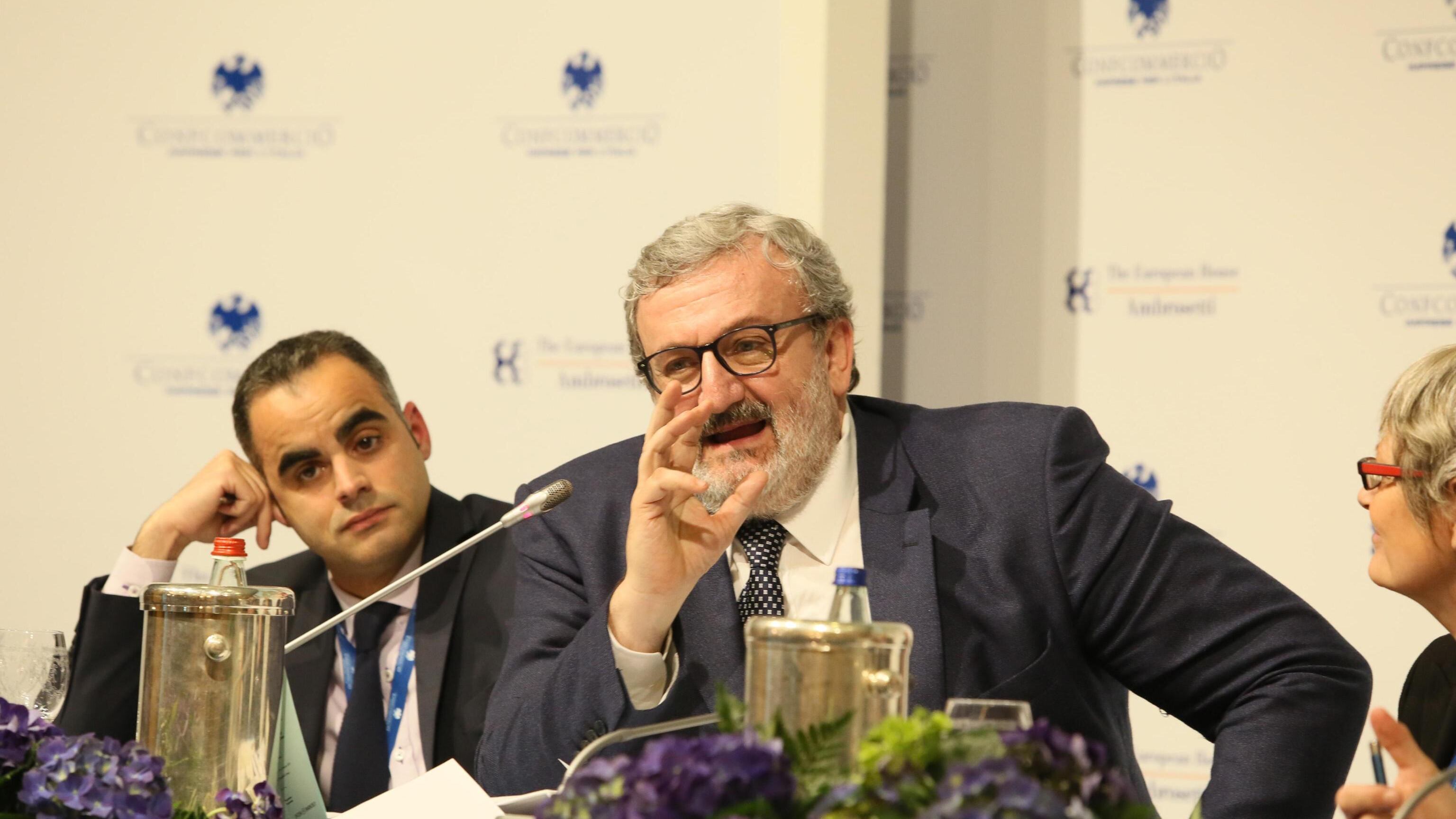 "Governo dei poteri forti". Lo dice persino Emiliano