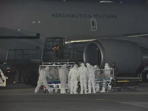 Nell'hub dove i militari difendono la purezza dei vaccini