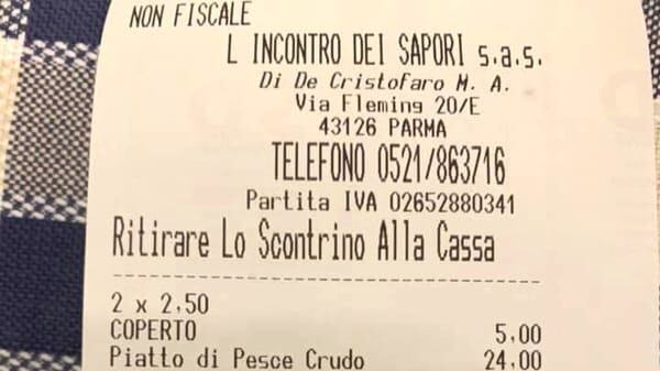 Cena a base di astice e pesce crudo, poi la coppia fugge senza pagare