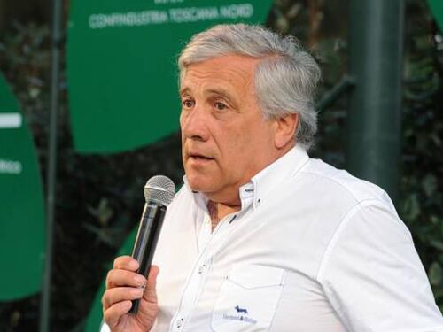 Tajani sugli aumenti: "Il governo intervenga". E ribadisce: "Forza Italia garanzia di stabilità"