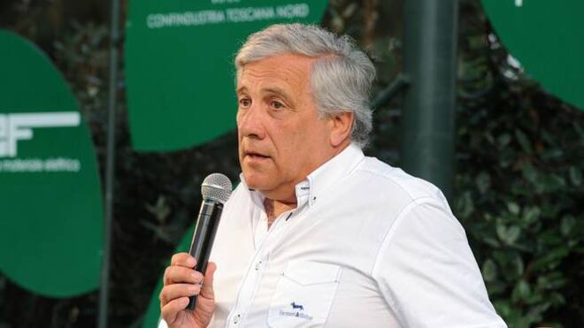 Tajani sugli aumenti: "Il governo intervenga". E ribadisce: "Forza Italia garanzia di stabilità"
