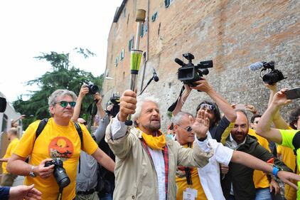 Beppe Grillo in marcia per il reddito di cittadinanza 10