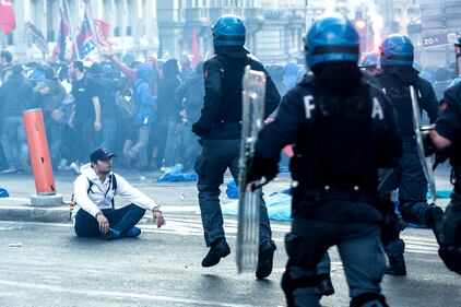 Scontri e cariche a Roma 6