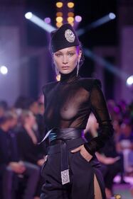 La sexy passerella di Bella Hadid 13