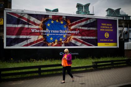 "Riprendi il controllo del Paese": la campagna anti Ue 5