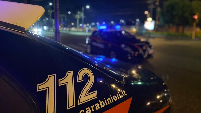 Sviene e si sveglia con i vesitit laceri