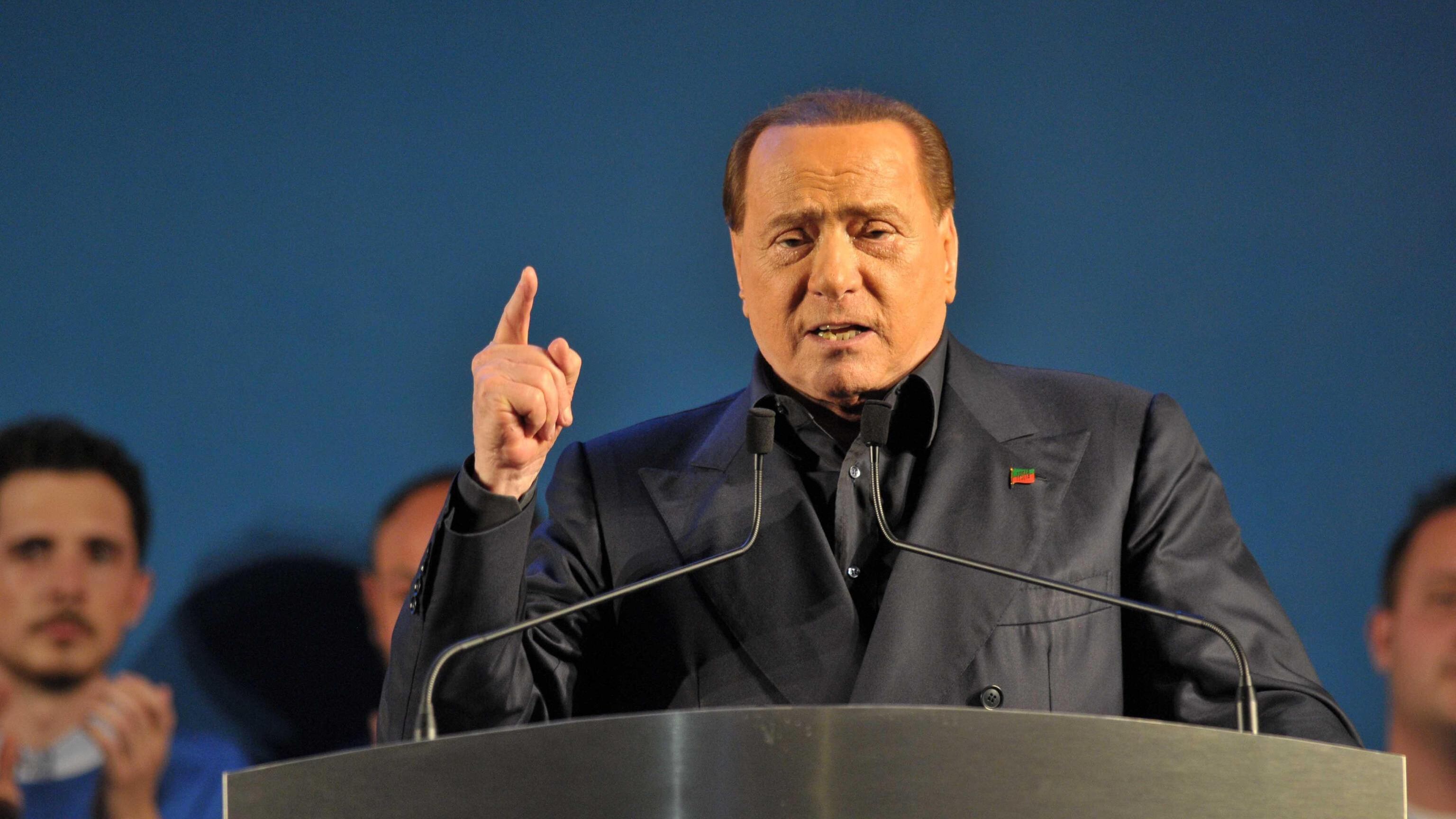 Scompenso cardiaco a Berlusconi, su Twitter gli sciacalli esultano