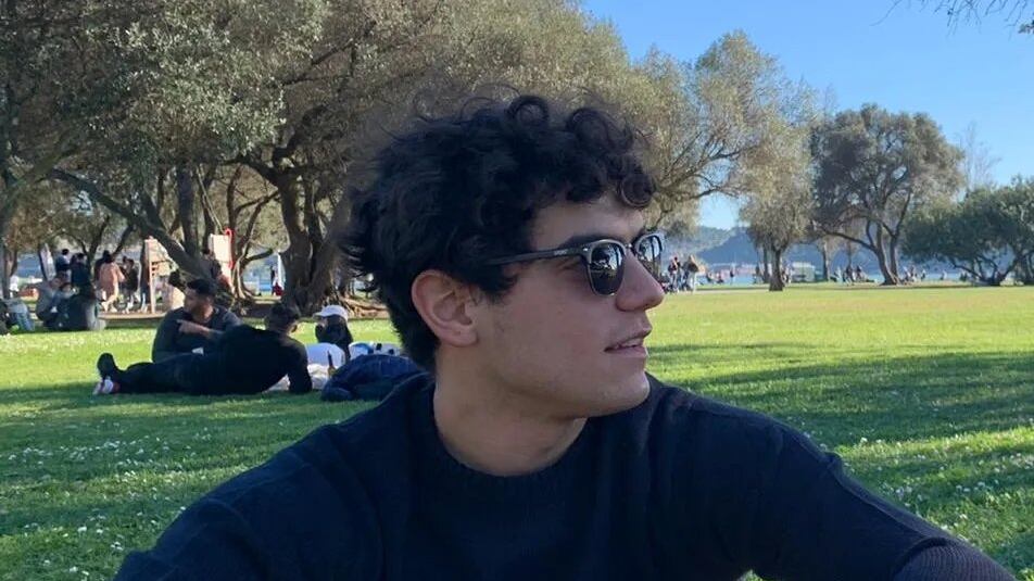 Perde il controllo della moto e muore. Il papà lo scopre col geolocalizzatore