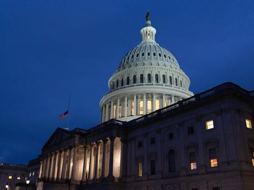 Aiuti Usa a Kiev, lo schiaffo a Biden e Zelensky: bloccati i fondi