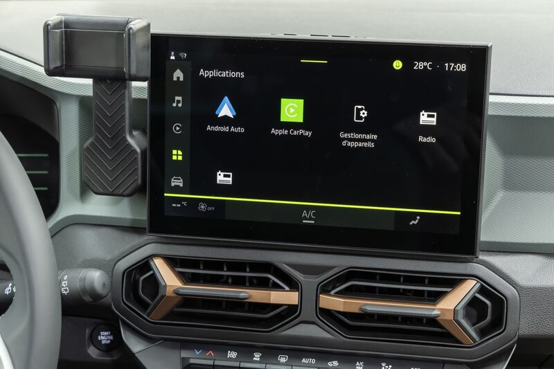 Dacia Duster 2024: guarda la gallery del nuovo SUV, anche ibrido o GPL 16