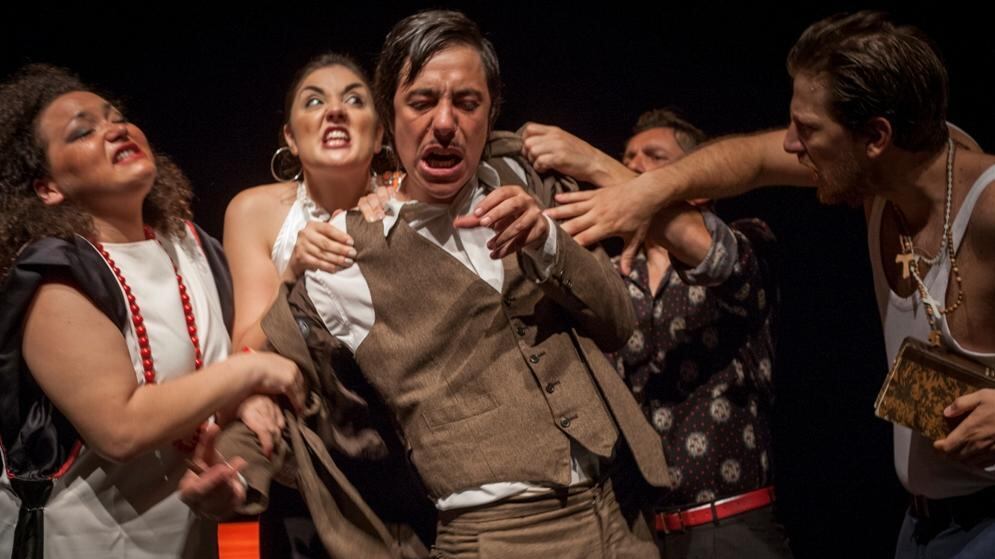 Amleto «en travestie» arriva Shakespeare in versione burlesque