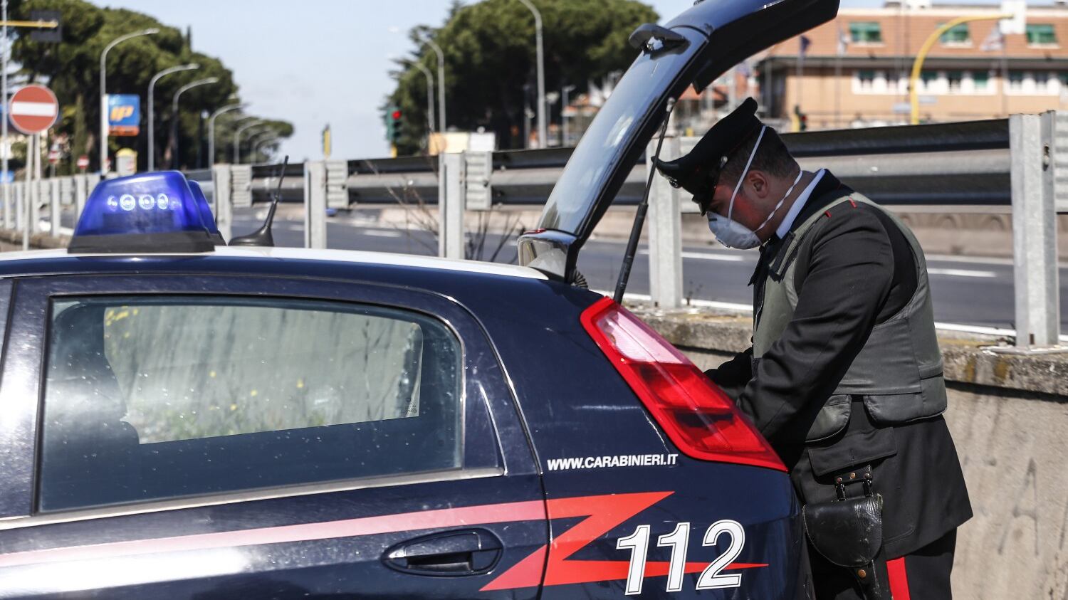 Massacrata dal marito in quarantena: salva grazie ai vicini