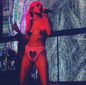 Miley Cyrus, bebè per il nuovo singolo 13