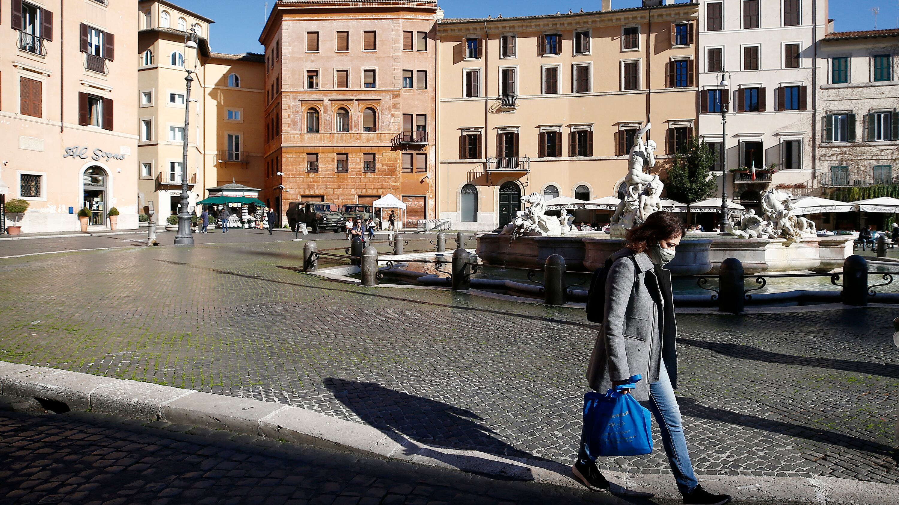 "Lockdown per non vaccinati". Spunta l'ipotesi pure in Italia
