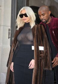 Kim Kardashian (quasi) in topless 4