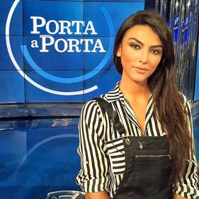 Giulia Salemi sexy tra pubblico e privato 17