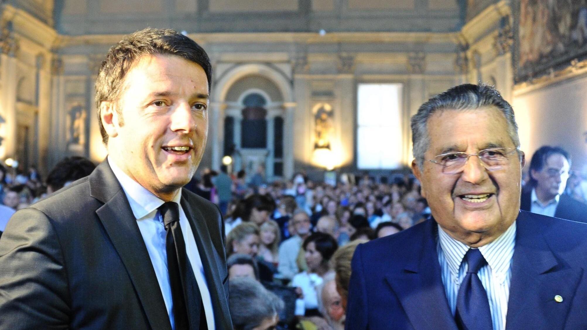 Bacio mortale di De Benedetti: "Alle primarie voterò Renzi"