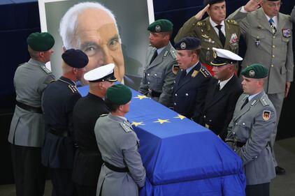 Così l'Europa dice addio a Helmut Kohl, uno dei suoi padri fondatori 5