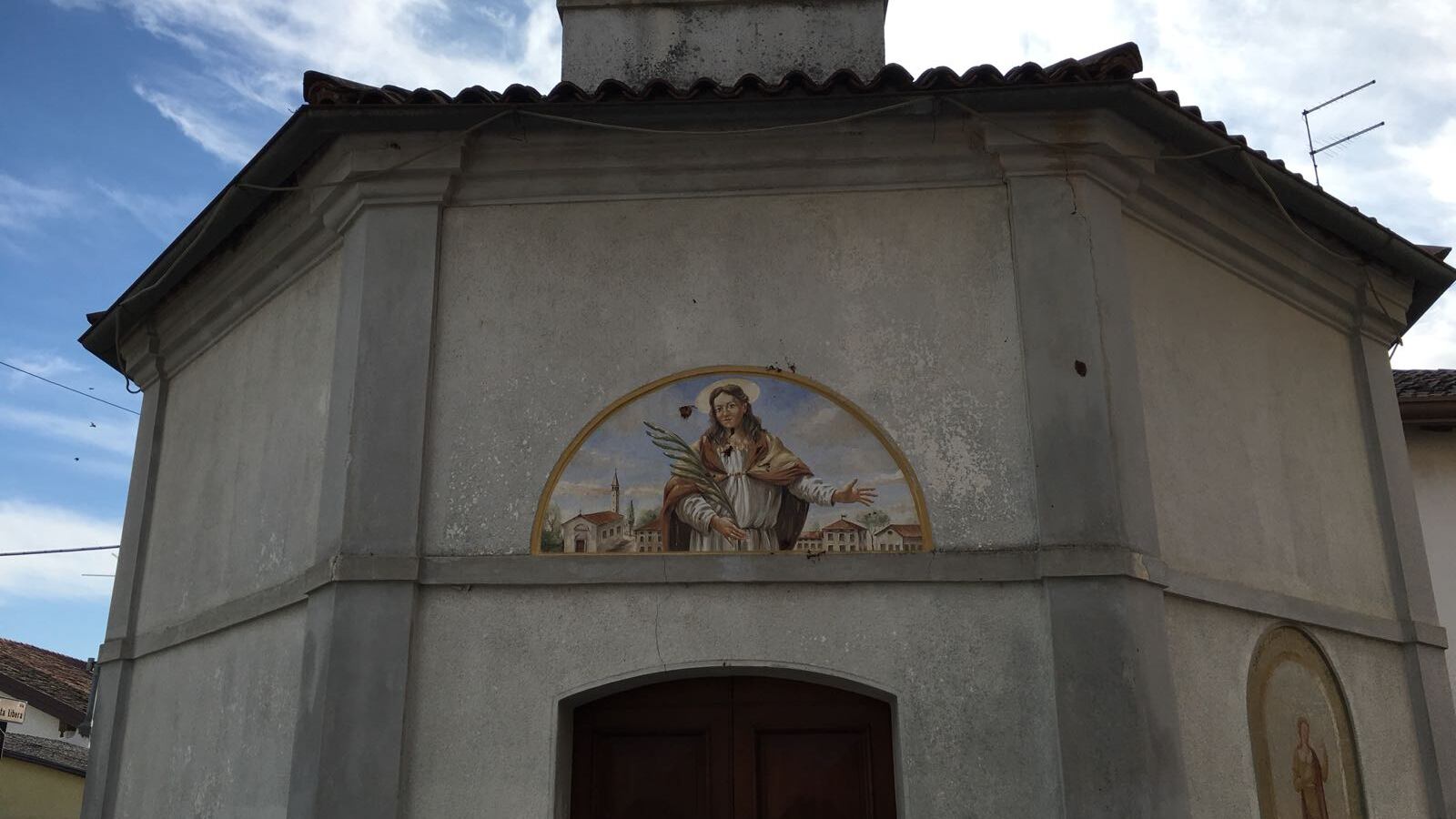Ronchis, escrementi contro la chiesa: ecco la folle sfida tra vandali