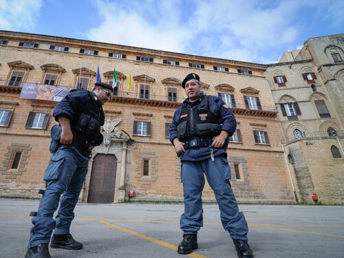 Ugl, la protesta dei poliziotti: "Trattati peggio dei profughi"