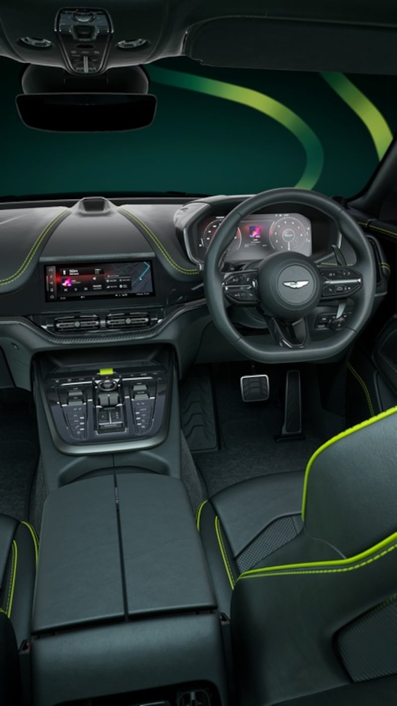 Aston Martin DBX707 AMR24, guarda tutte le foto 14