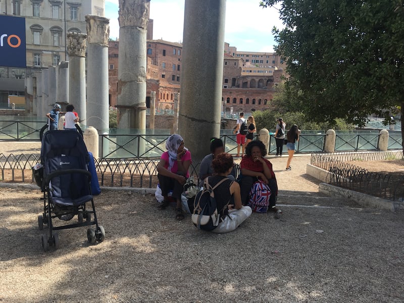 I migranti occupanti in piazza Venezia 7