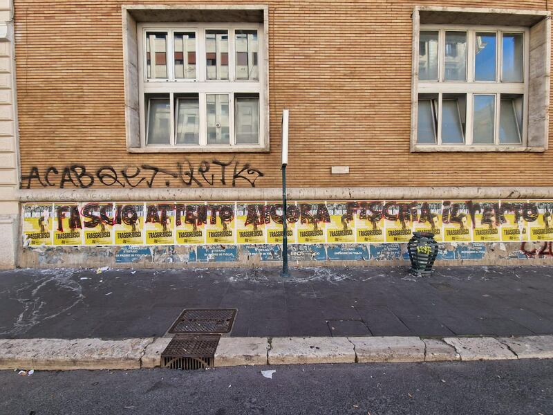 Minacce di morte e slogan cupi: odio "rosso" contro gli studenti di destra 10