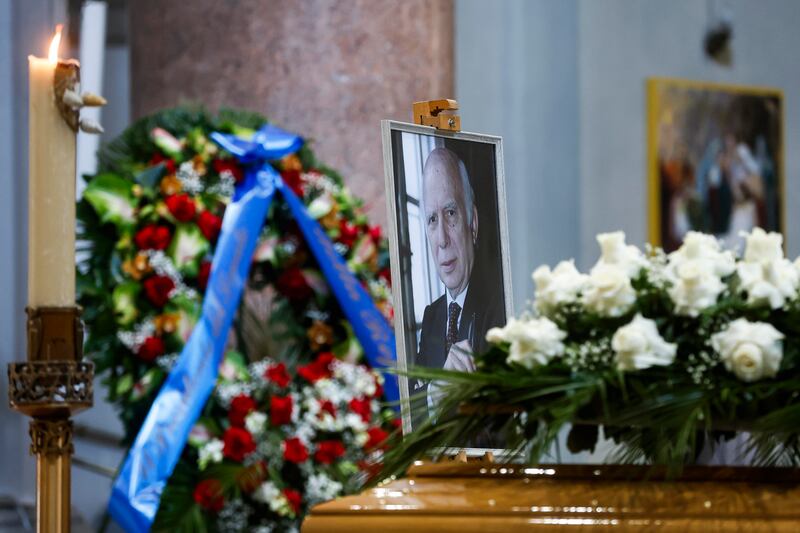 Da Mastella a Gasparri: chi c'era ai funerali di Pomicino - Le foto 5
