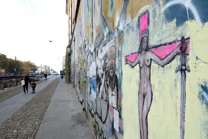 Milano, nuove provocazioni dell'artista Cristina Donati Meyer sui femminicidi 1