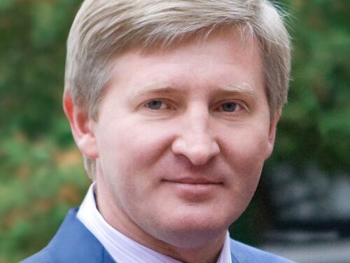 La squadra di calcio, le acciaierie e la vacanza in Italia: chi è il miliardario ucraino Rinat Akhmetov