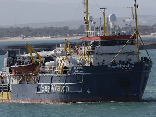 Migranti, modificate le regole per le navi. E Sea Watch viene bloccata
