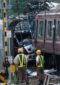 Giappone, treno e camion si scontrano a passaggio a livello 1