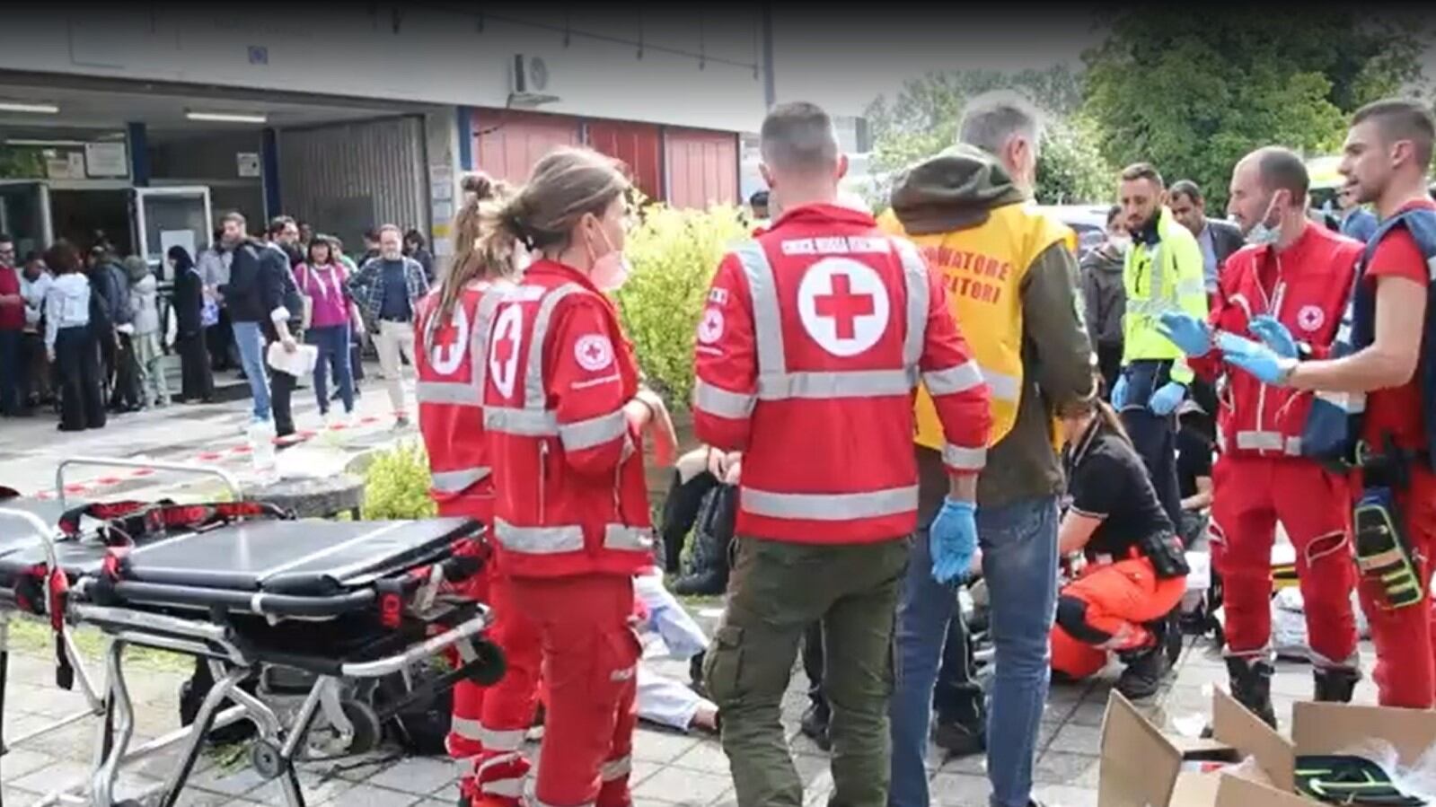 Sversamento di cloro in piscina: la nube chimica intossica 150 studenti a Reggio Emilia