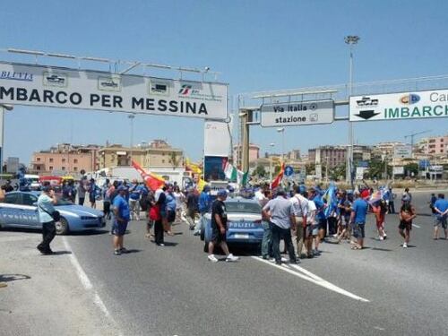 Messina, vigilante aggredito al porto da un immigrato mendicante