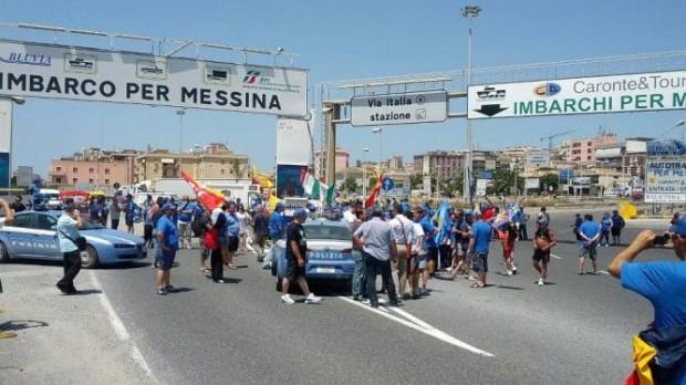 Messina, vigilante aggredito al porto da un immigrato mendicante
