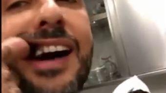 Corona perde un dente mentre mangia e i camerieri glielo buttano nell'immondizia