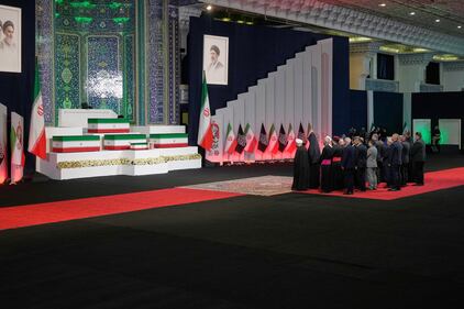 Iniziati i funerali di Khamenei: le immagini da Teheran 20
