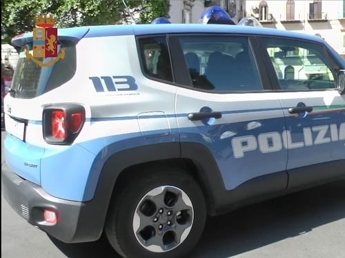 Serie di furti a cittadini e commercianti: cinque arresti