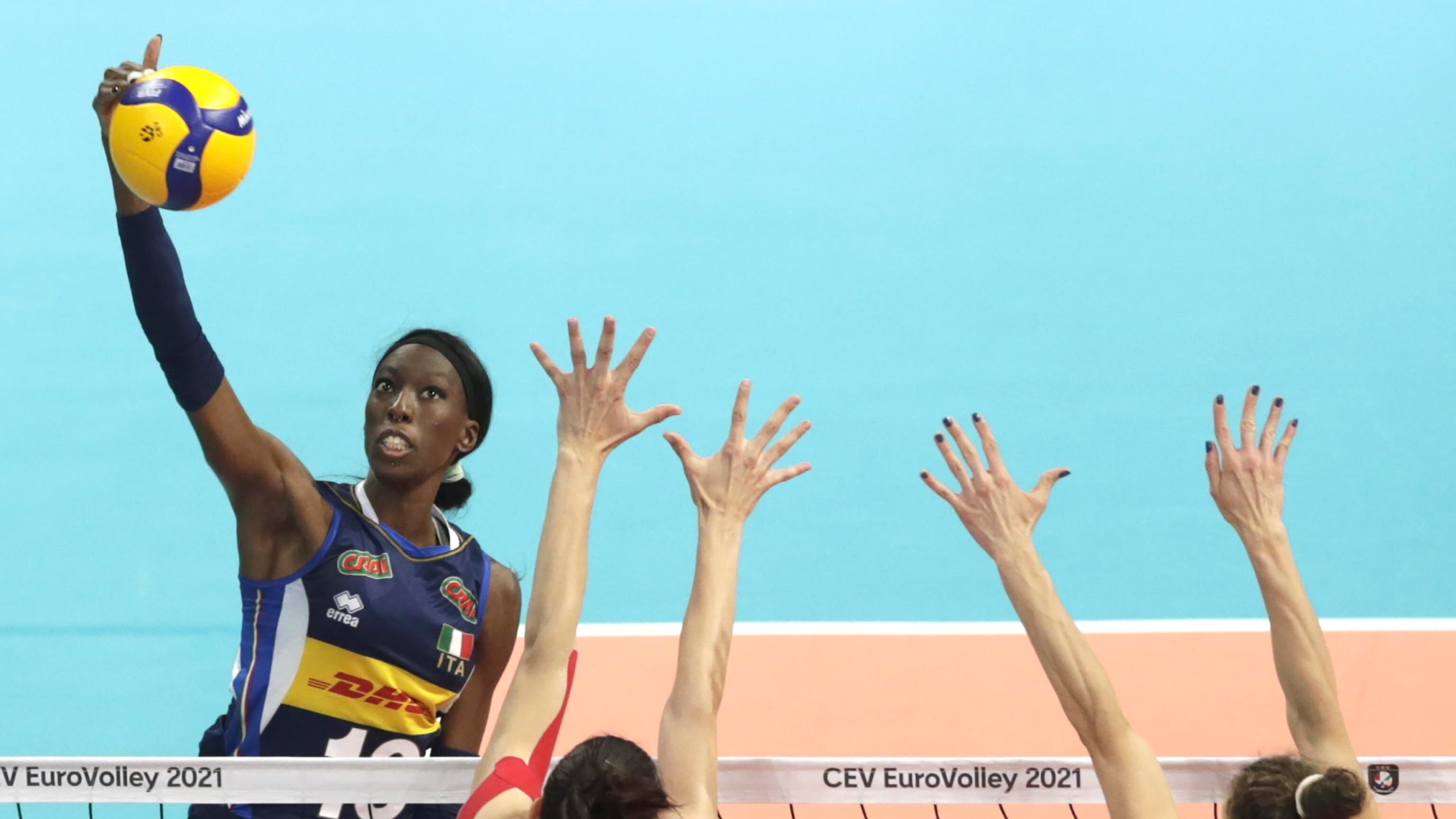 "Mi hanno chiesto se fossi italiana". Paola Egonu lascia l'Italvolley?