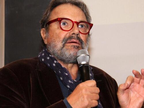 L'ira del web contro Benetton e Toscani: "Metterete una maglietta rossa per le vittime di Genova?"